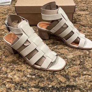 Brand new Lucky Brand Lindzay in stucco color 8.5 medium. Quality leather!